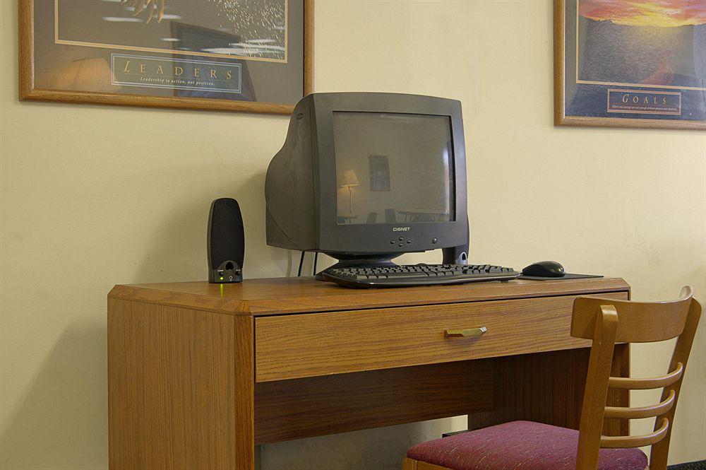 Suburban Studios Lavale - Cumberland La Vale Room photo